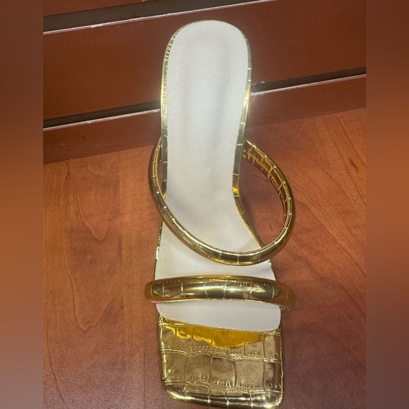 Elegant Gold Women's Heels - Picture 10 of 12